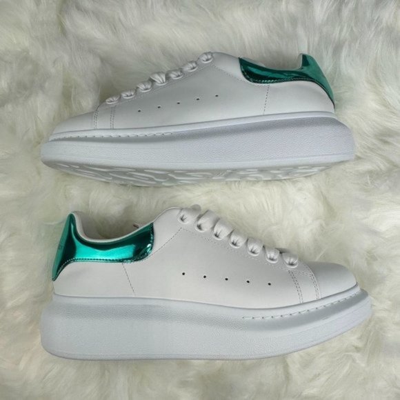 Alexander McQueen Oversize Sneaker in White/Emerald - Picture 5 of 7